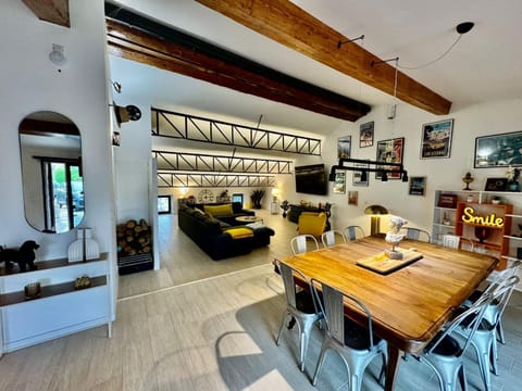 Living room, Dining area
