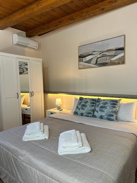 Bed, Photo of the whole room, Bedroom, towels, wardrobe, air conditioner
