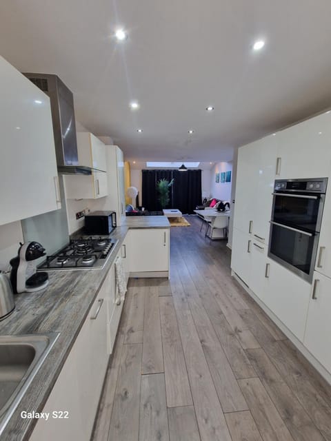 dishwasher, oven, pet friendly, stove