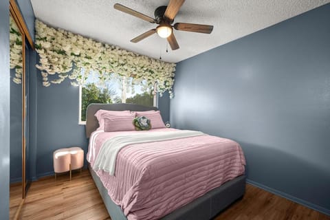 The Quirky Bloom-Whimsical Guest house Apartment in Upland