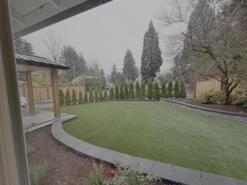 Property building, Facade/entrance, Garden, Garden view