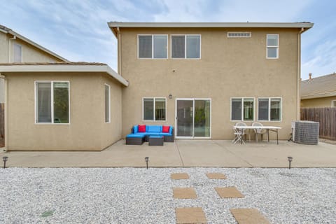 7 Mi to Lake Yosemite Family Home with Fenced Yard House in Merced