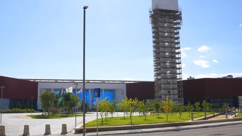 Nearby landmark, Street view