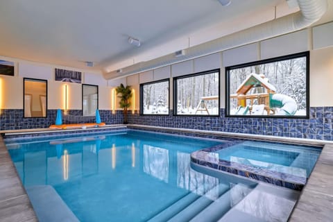 Natural landscape, Children play ground, Hot Tub, View (from property/room), Swimming pool