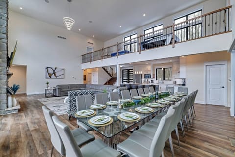 Kitchen or kitchenette, Living room, Photo of the whole room, Dining area