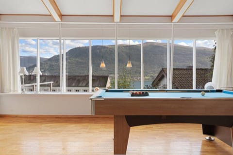 Billiard, Living room, Mountain view