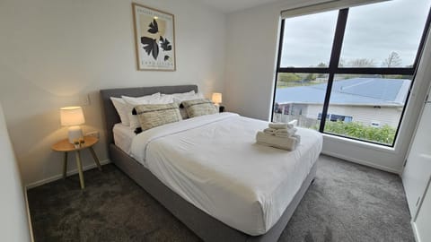 Boutique Living Te Kanawa 2BR House in Auckland