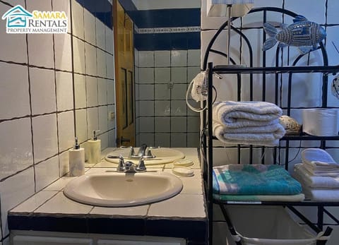Shower, Bathroom, towels
