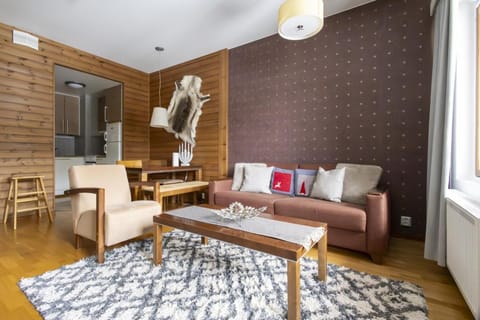 TV and multimedia, Kitchen or kitchenette, Living room, Seating area, Dining area