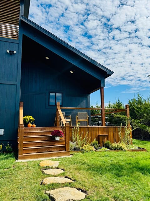 Property building, Spring, Day, Garden, Garden view