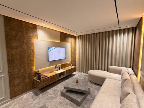 Communal lounge/ TV room, TV and multimedia, Living room