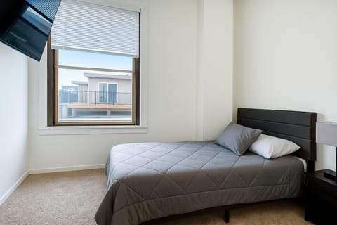 Bed, TV and multimedia, Bedroom