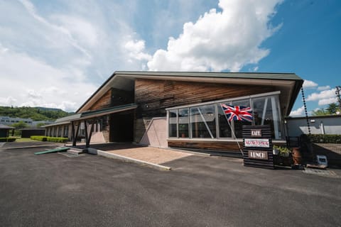 Property building, Restaurant/places to eat