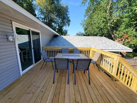 Quiet 3BR 2BA Near Mall, Shopping Centers, and I-94 House in Eau Claire