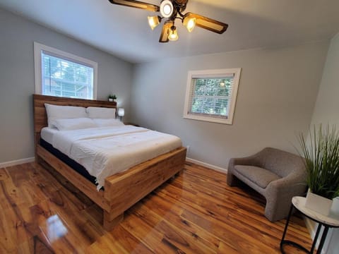 Quiet 3BR 2BA Near Mall, Shopping Centers, and I-94 House in Eau Claire