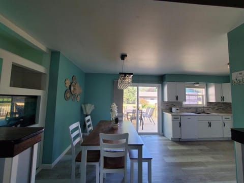 Quiet 3BR 2BA Near Mall, Shopping Centers, and I-94 House in Eau Claire