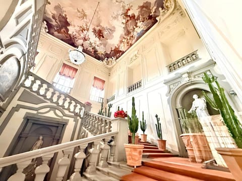 Golden Luxe-Penthouse Duomo ViewGarden & Parking Apartment in Florence