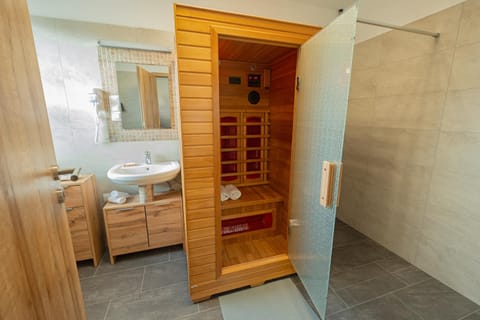 Shower, Sauna, Sauna, Bathroom