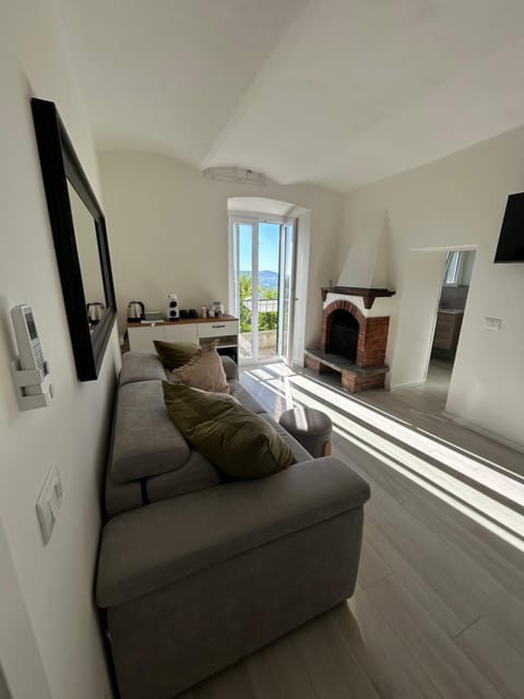 Bed, Natural landscape, TV and multimedia, Coffee/tea facilities, Balcony/Terrace, internet, minibar, air conditioner