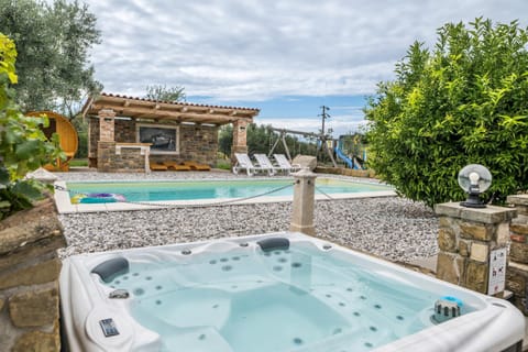 Spring, Day, Garden, Hot Tub, Sauna, Pool view, Swimming pool, sunbed