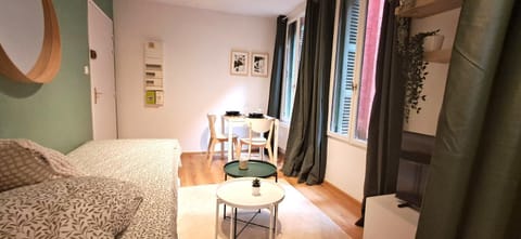 Bed, Living room, Photo of the whole room