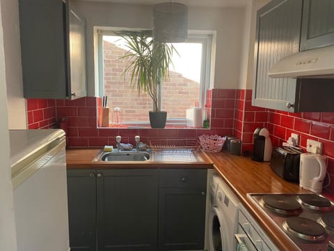 Kitchen or kitchenette, dishwasher, minibar, oven, stove, toaster, washing machine, dryer