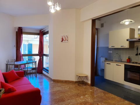 Kitchen or kitchenette, Living room, Seating area, Dining area, Communal kitchen