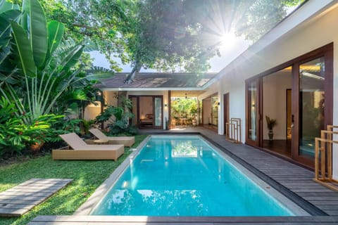 Day, Natural landscape, Garden, Pool view, Swimming pool, sunbed
