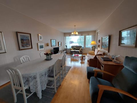 Living room, Photo of the whole room