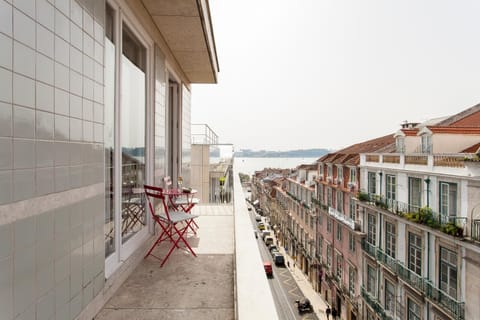 Property building, Balcony/Terrace, River view