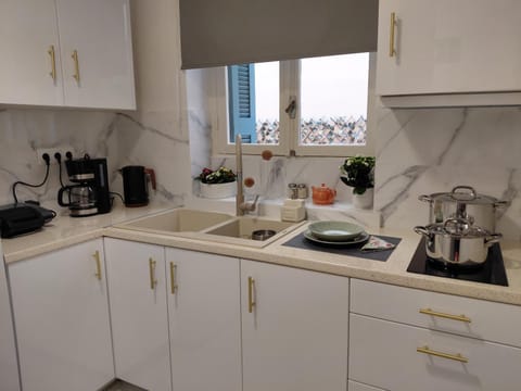 Leon Filoxenia Apartment in Kallithea