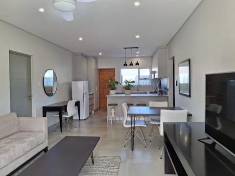 Communal lounge/ TV room, Kitchen or kitchenette, Living room, Dining area