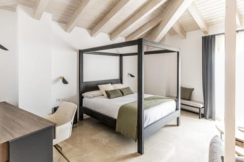 Bed, Photo of the whole room