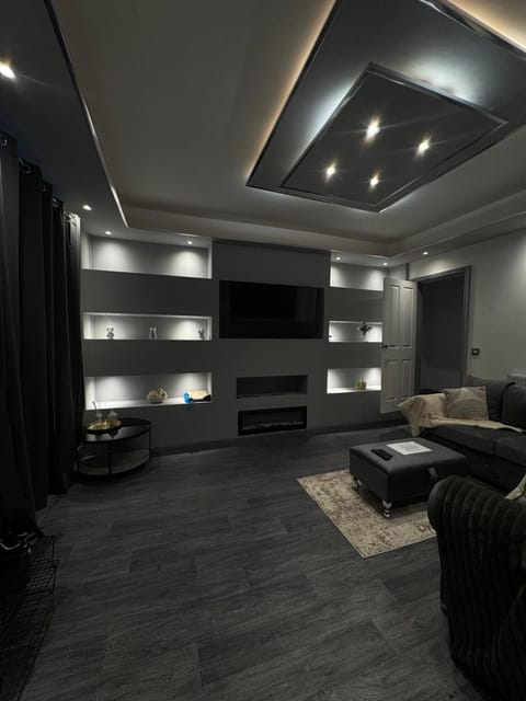 Communal lounge/ TV room, TV and multimedia, Living room