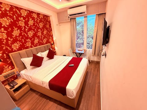 TV and multimedia, Photo of the whole room, air conditioner