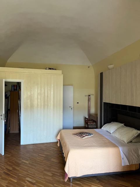 Bed, Photo of the whole room, Bedroom, wardrobe