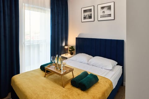 Bed, Bedroom, towels, towels