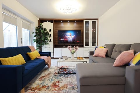 Communal lounge/ TV room, TV and multimedia, Living room