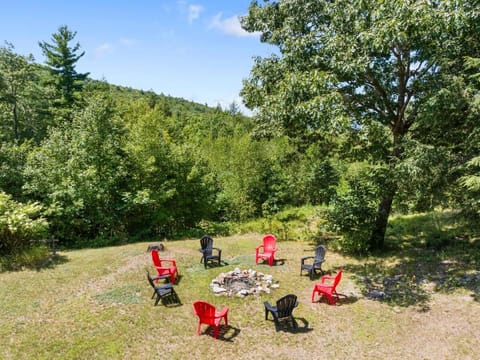 70 Private Acres-Sleeps 12-Fire Pit-Pet Friendly House in Eaton