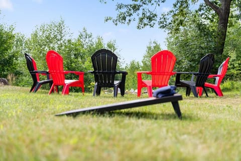 70 Private Acres-Sleeps 12-Fire Pit-Pet Friendly House in Eaton