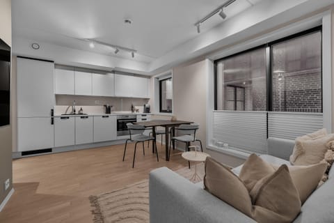 Kitchen or kitchenette, Living room, Seating area, Dining area, oven, stove