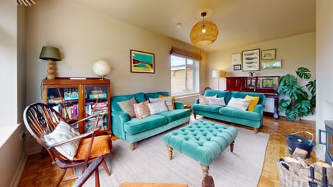 Living room, Seating area, fireplace