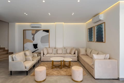 Living room, Seating area