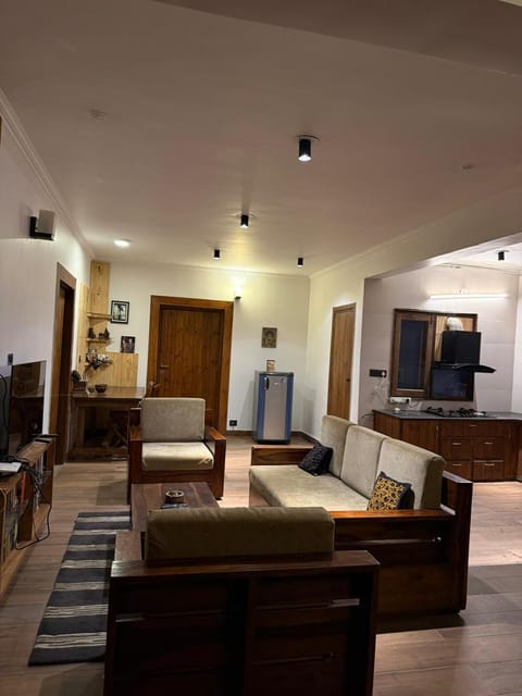 TV and multimedia, Living room, Seating area, Evening entertainment