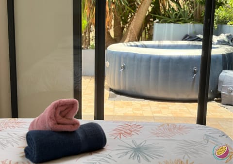 Bed, Day, Natural landscape, Spa and wellness centre/facilities, Photo of the whole room, Bedroom, towels