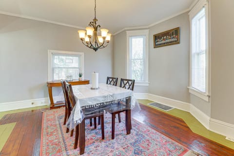 1 Mi to Dtwn and Franciscan University Home with Yard House in Ohio