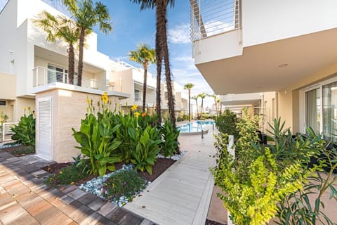 Stylish Poolside Apartment, Jesolo-Venice Apartment in Lido di Jesolo