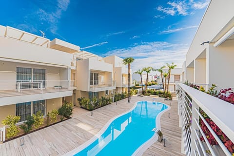 Stylish Poolside Apartment, Jesolo-Venice Apartment in Lido di Jesolo