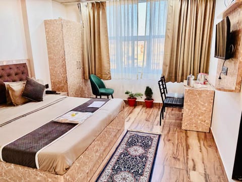 TV and multimedia, Seating area, Bedroom, towels