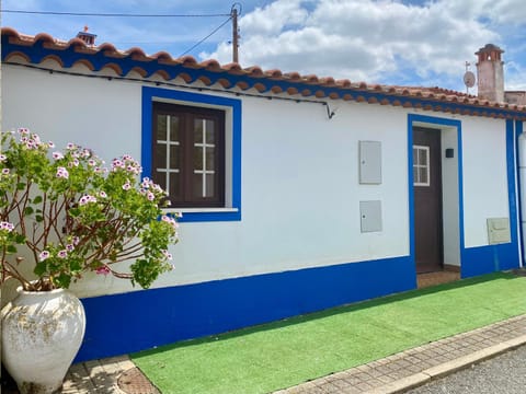 Property building, Facade/entrance, Off site